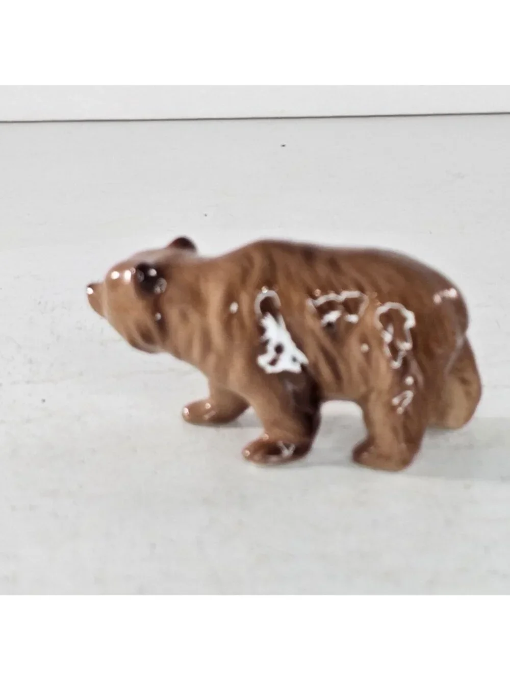Hagen Renaker Grizzly Bear Mama Walking Miniature Figurine Ceramic *CHIP*